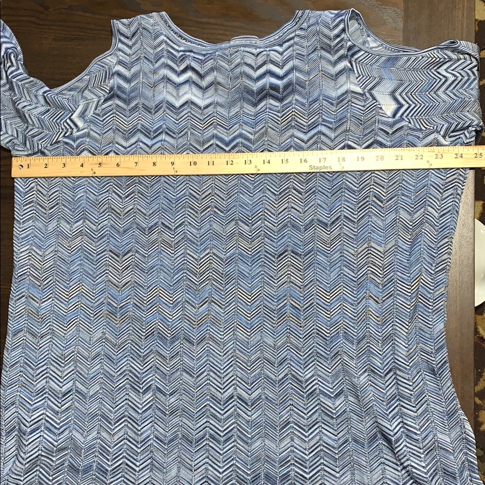 🧋 WHITE HOUSE BLACK MARKET Blue Chevron ZigZag Cold-Shoulder Knit Top NWT 3X - Picture 12 of 13